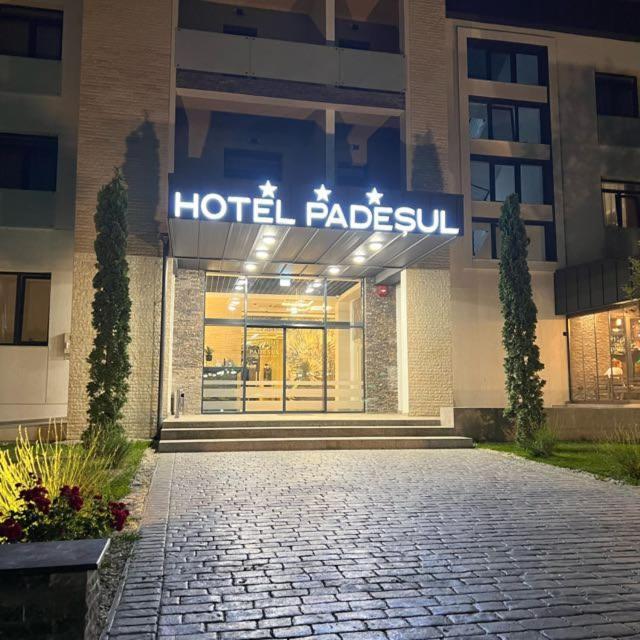 Hotel Padesul Făget 外观 照片